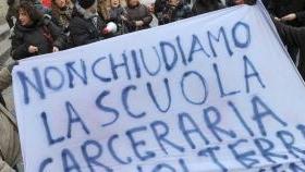 Alessandro Togoli durante una manifestazione in difesa della scuola