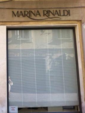Il negozio di abbigliamento Marina Rinaldi chiuso  