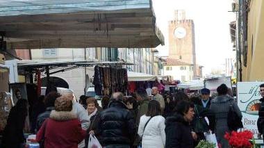 Il mercato di Cascina