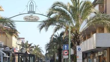 Intanto l'amministazione presenta la guida dei locali Ma non c'è l'enoteca Marcucci