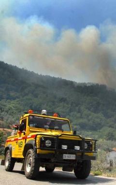 Un intervento della Vab in un incendio sulle colline del Montalbano 