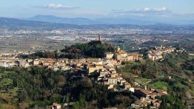 Una veduta aerea del territorio di San Miniato e di buona parte del Valdarno In autunno comincerà l’iter per far nascere l’Unione dei Comuni