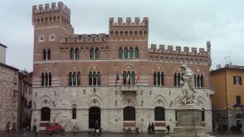 <b>PROVINCIA. </b>A sinistra Alessandro De Carolis Ginanneschi a destra il palazzo della Provincia