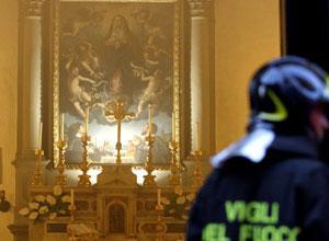 Brucia la sacrestia della Misericordia, salme "evacuate"