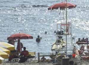 Malore in spiaggia, muore a 56 anni