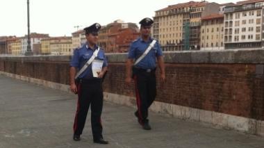 Ruba passaporti con la nipote di 14 anni: arrestata dai carabinieri
