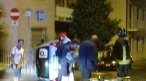 Si ribalta nella notte con l'auto