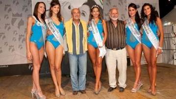 Le reginette di miss Italia col sindaco e Vasco Meini
