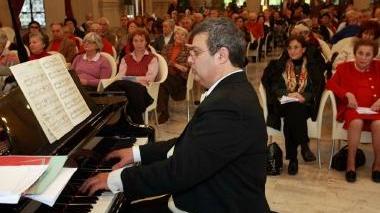 Il maestro Giuseppe Tavanti e sotto una sagra