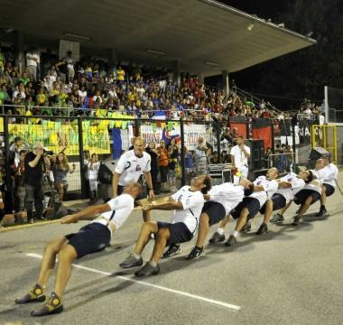 <b>PALIO RIONI.</b> Il tiro alla fune 