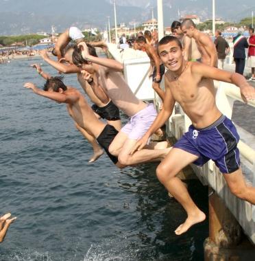 <b>ANTI ASTE. </b>Il tuffo dei balneari a Forte  