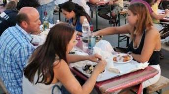 <b>CONTO.</b> Clienti a una sagra