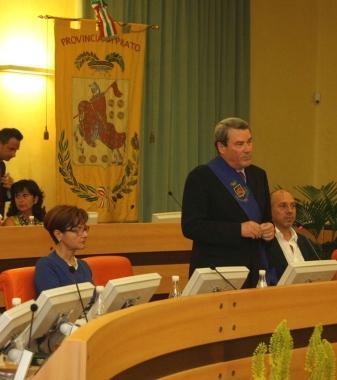 Il presidente della Provincia Gestri e di fianco la vicepresidente Giorgi 