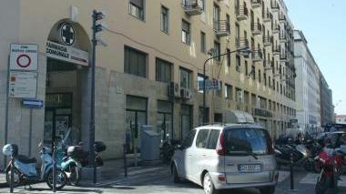 Un’auto entra nella Zona a traffico limitato dal varco videosorvegliato di via Fiume