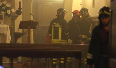 I vigili del fuoco allinterno delle Cappelle del Commiato della Misericordia 