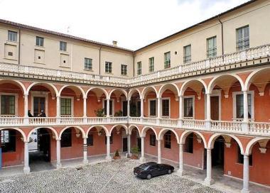 PROVINCE. Palazzo Ducale di Massa sede della Provincia e Lanmarco Laquidara        