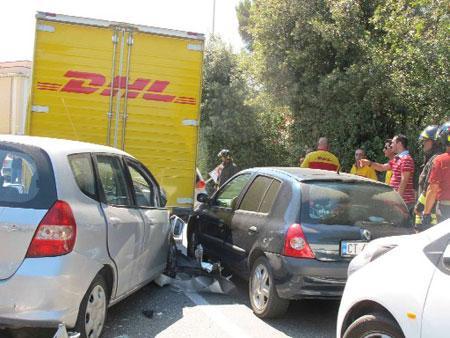 Scontro alla Rotonda d'Ardenza, anziana in ospedale