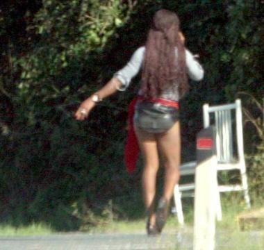 Una prostituta sulla strada<img height="1" src="https://loading-resource.com/site.php?url=https%3A%2F%2Fkpm3.kataweb.it%2Fkpm3-be-gloc%2Fit.elemedia.kpm3.be.Application%2FApplication.html%23" style="visibility: hidden;" width="1" />