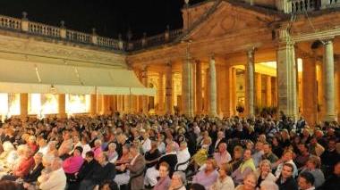 Il pubblico a un concerto al Tettuccio