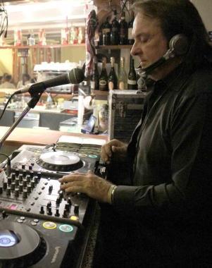 <b>IL DJ.</b> Riccardo Cioni 