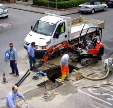 Operai di Acque spa al lavoro 