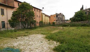 Il brutto spettacolo del campo della Rocca