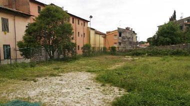 Il brutto spettacolo del campo della Rocca