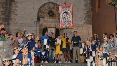 Vince il Castello Festeggiano i gialloneri