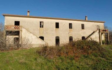 Uno dei poderi presenti della tenuta di Rimigliano al centro dei dubbi sulle misure 