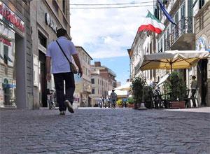 Smurano la cassaforte e portano via tutti i gioielli