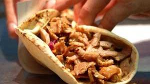 Rubata una tonnellata di carne da kebab, denunciato titolare di paninoteche etniche