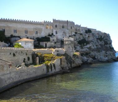 Lingresso del porto di Pianosa 