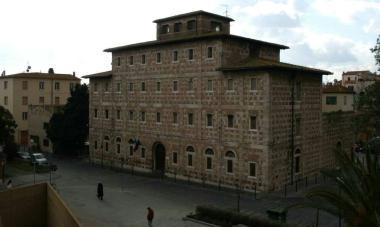 <b>IL SENATORE.</b> Marco Perduca, radicale eletto nel Pd ieri ha vistato il carcere di via Saffi con Luca Sani 