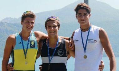 <b>DOPPIO ORO.</b> Matteo Volpi (al centro) ha vinto anche nel singolo 