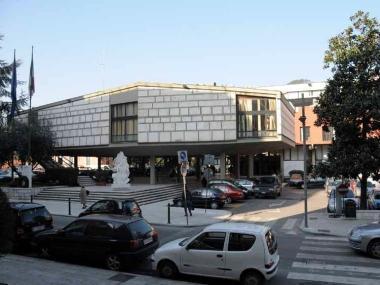 Il palazzo comunale dove sorger&agrave; unantenna per la banda larga 