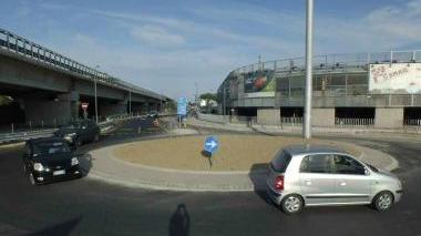 La nuova rotonda in via Ballini