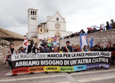 Due ragazzi alla Marcia per la pace 