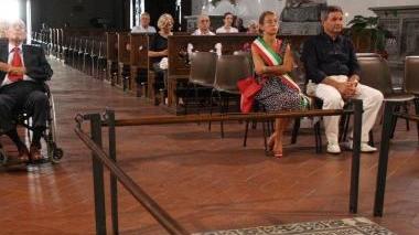 Un momento della messa di suffragio in S. Francesco davanti alla tomba di Francesco Datini