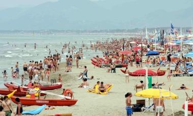 <b>TURISMO. </b>Bagnanti in spiaggia a Lido     