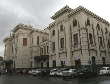 L’esterno della stazione qui il nigeriano ha creato scompiglio