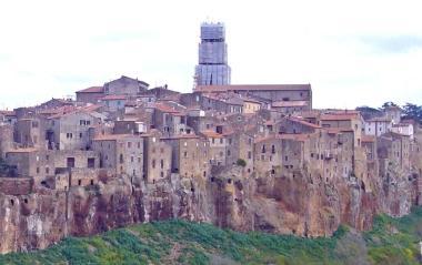 Pitigliano siede a banchetto con la nobile famiglia Orsini