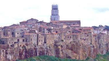 Pitigliano siede a banchetto con la nobile famiglia Orsini