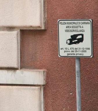 Uno dei pali segnaletici in centro citt&agrave;   