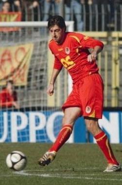 Il difensore Mattia Serafini (qui con la maglia del Ravenna) &egrave; a un passo da firmare con il Prato Lanno scorso ha giocato nellAtletico Roma 