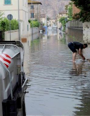 Uno dei tanti allagamenti verificatisi nel cascinese dopo un temporale 