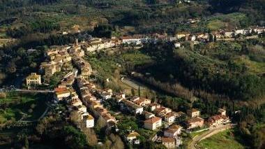 Una veduta aerea di Montopoli, uno dei Comuni del Valdarno