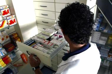 <b>MEDICINE. </b>Sopra, un operatore a dx, farmacia alla Migliarina 