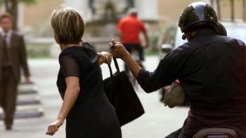 Ancora uno scippo, paura in città