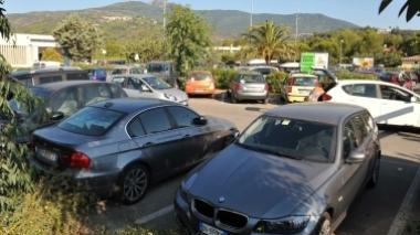 Vandali contro le auto in sosta, danni per oltre 10mila euro
