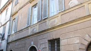 La casa che il notaio ha lasciato in eredità alla parrocchia per ospitare una famiglia povera